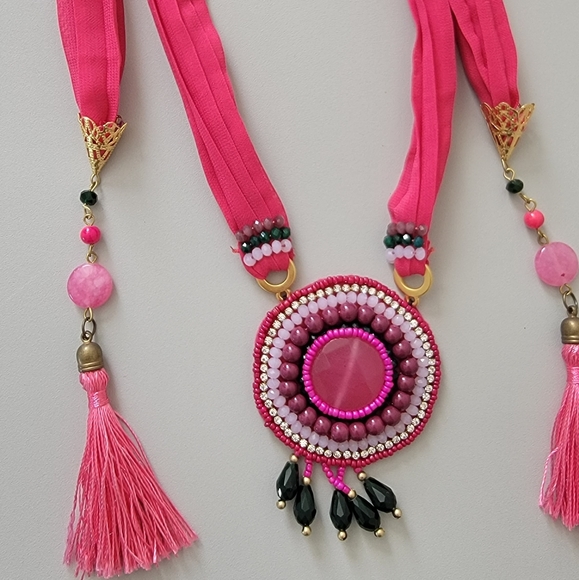 NECKLACE - Picture 2 of 3